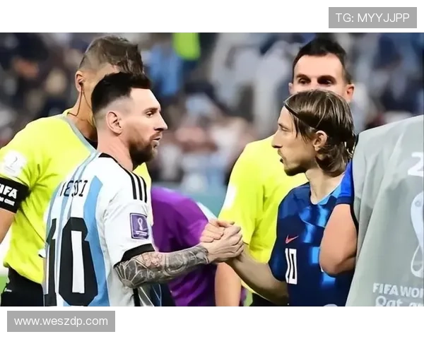 足球巨星与外国女星携手共度人生揭示跨国爱情的美丽与挑战