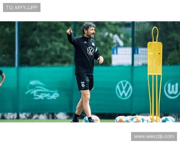 从绿茵场到教练席足球明星如何转型成成功教练的心路历程